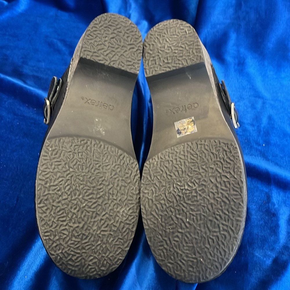 Aetrex Beckie women’s cork clog
Fits a size 9 - Picture 5 of 5